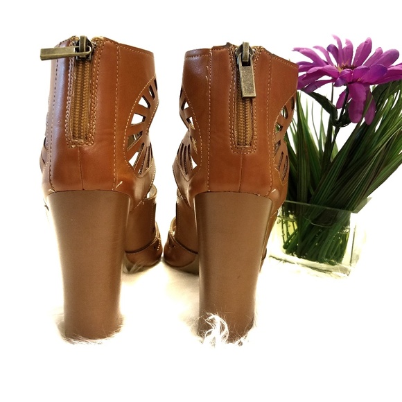 Bamboo ❤ Brown Open Chunky Heeled Sandals - Picture 3 of 5